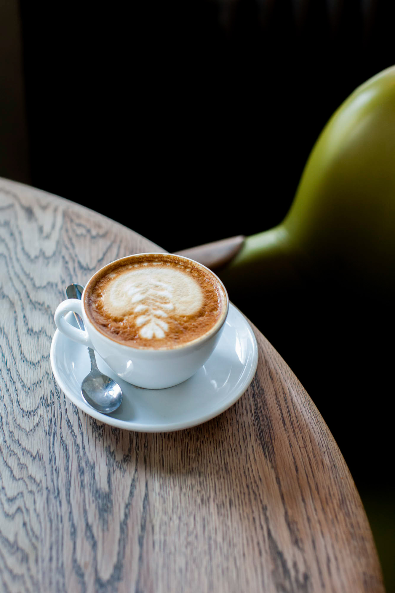 The start to a good breakfast: a well-made latte.