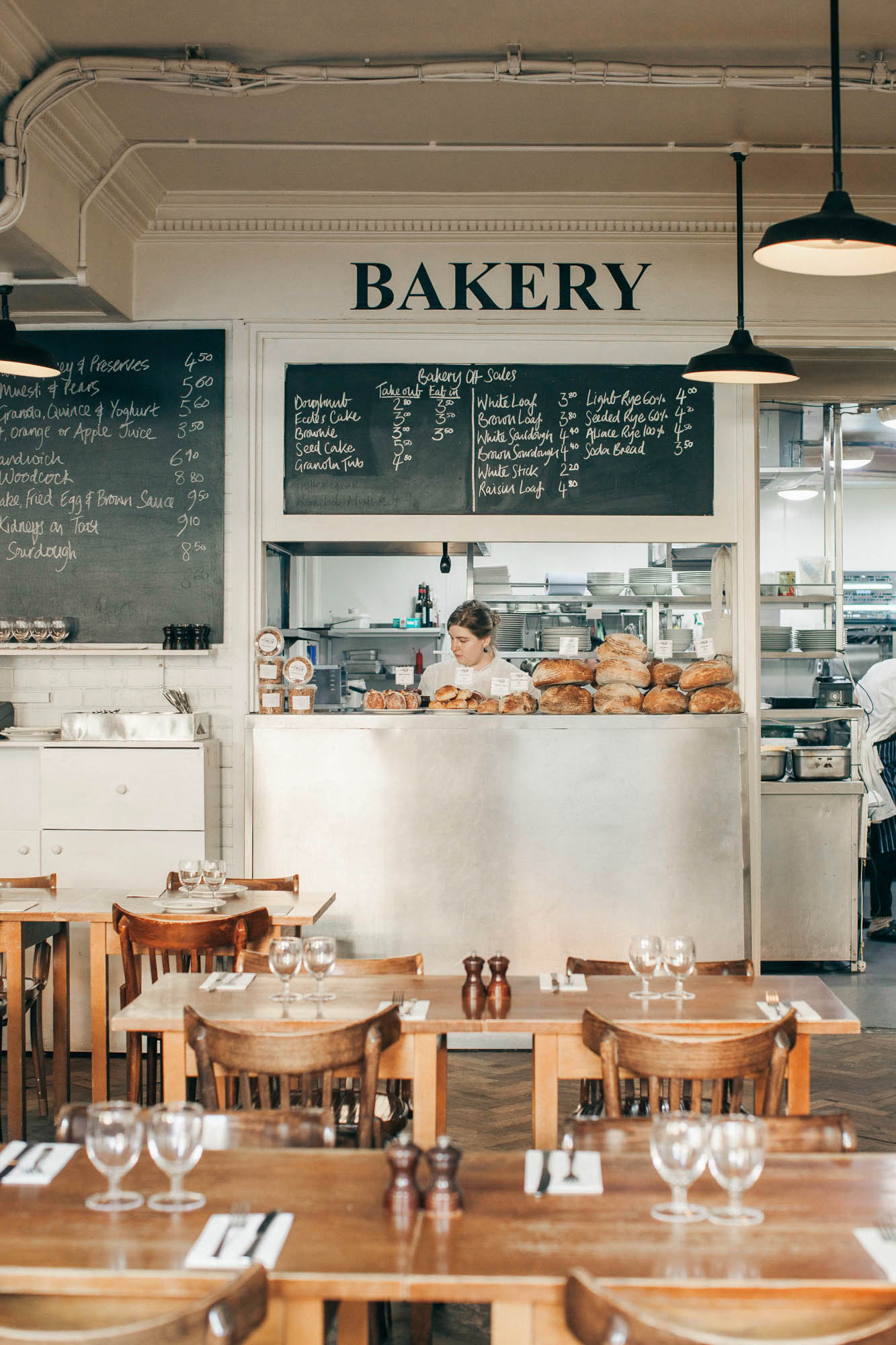As the name suggests, you’ll find exquisite loaves and doughnuts here.