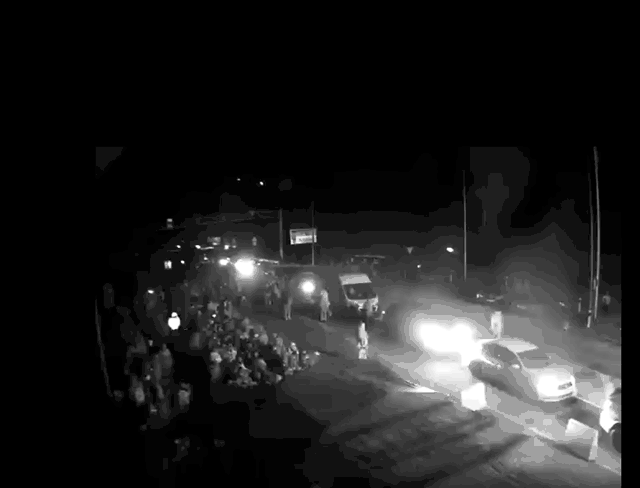Vehicles and pedestrians in line at the Budomezh–Hrushiv checkpoint